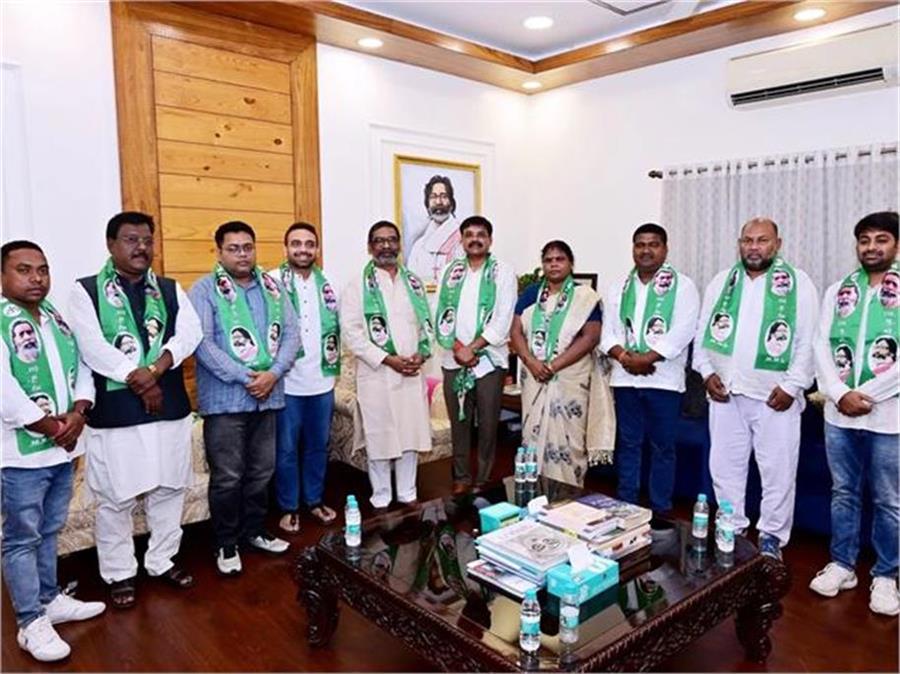 घाटशिला उपचुनाव से पहले बड़ा सियासी उलटफेर, इन दिग्गज BJP नेताओं की JMM में एंट्री