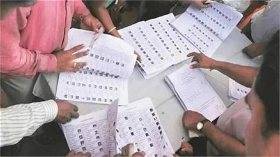 BLO को मिली बड़ी राहत... चुनाव आयोग ने 12 राज्यों में SIR प्रक्रिया को लेकर किया बड़ा फैसला