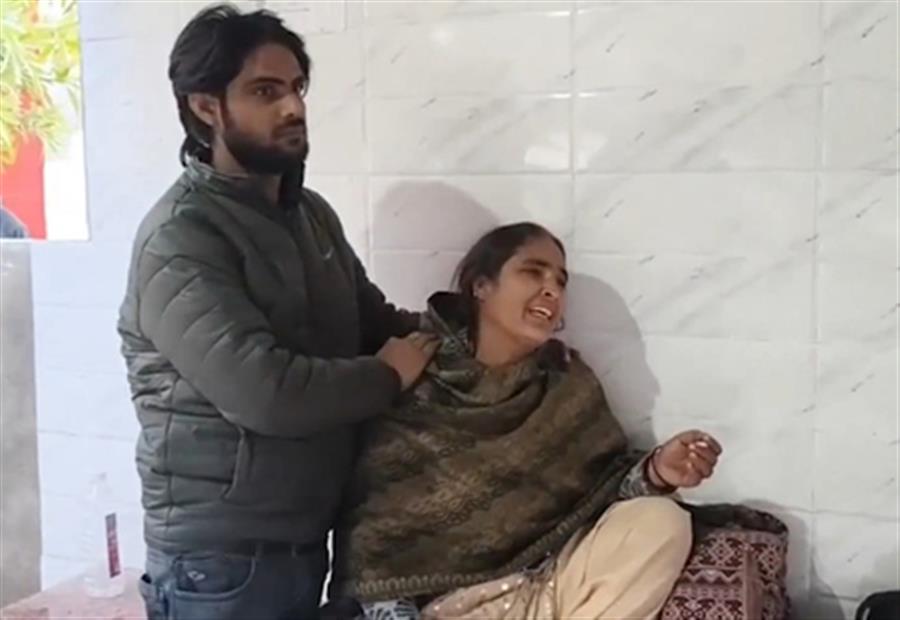 Six killed as speeding truck ploughs into passengers on Yamuna ...