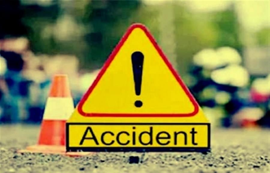 Five killed as SUV collides with tractor trolley in MP's Narmadapuram
