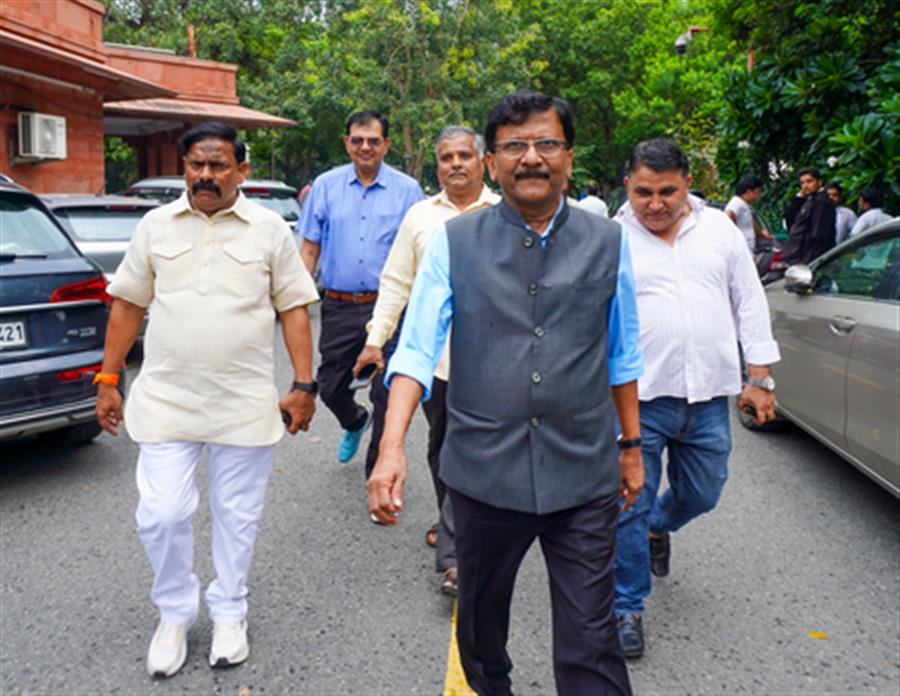 SC seeks explanation from Sanjay Raut over conduct in plea challenging SIR