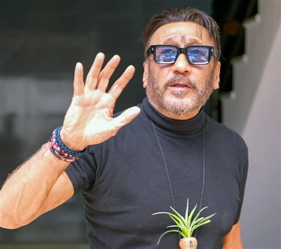 Jackie Shroff wishes ‘diva’ Simi Garewal on b’day, remembers late Smita Patil on 71st birth anniversary
