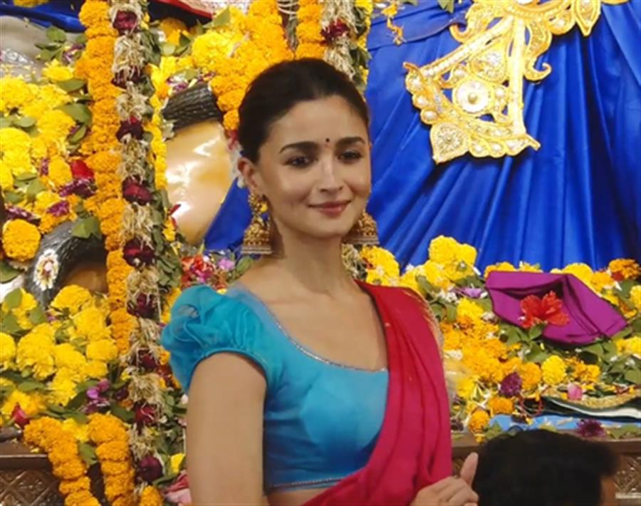 Alia Bhatt opts for a traditional Bengali look as she attends Durga Puja celebration