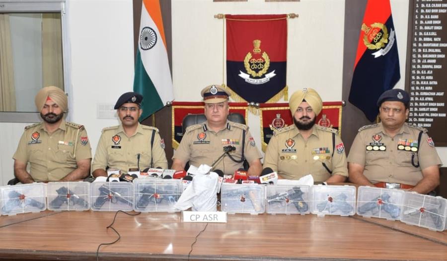 Three linked to drug trafficking and illegal arms smuggling network held with 10 pistols, I Kg heroin