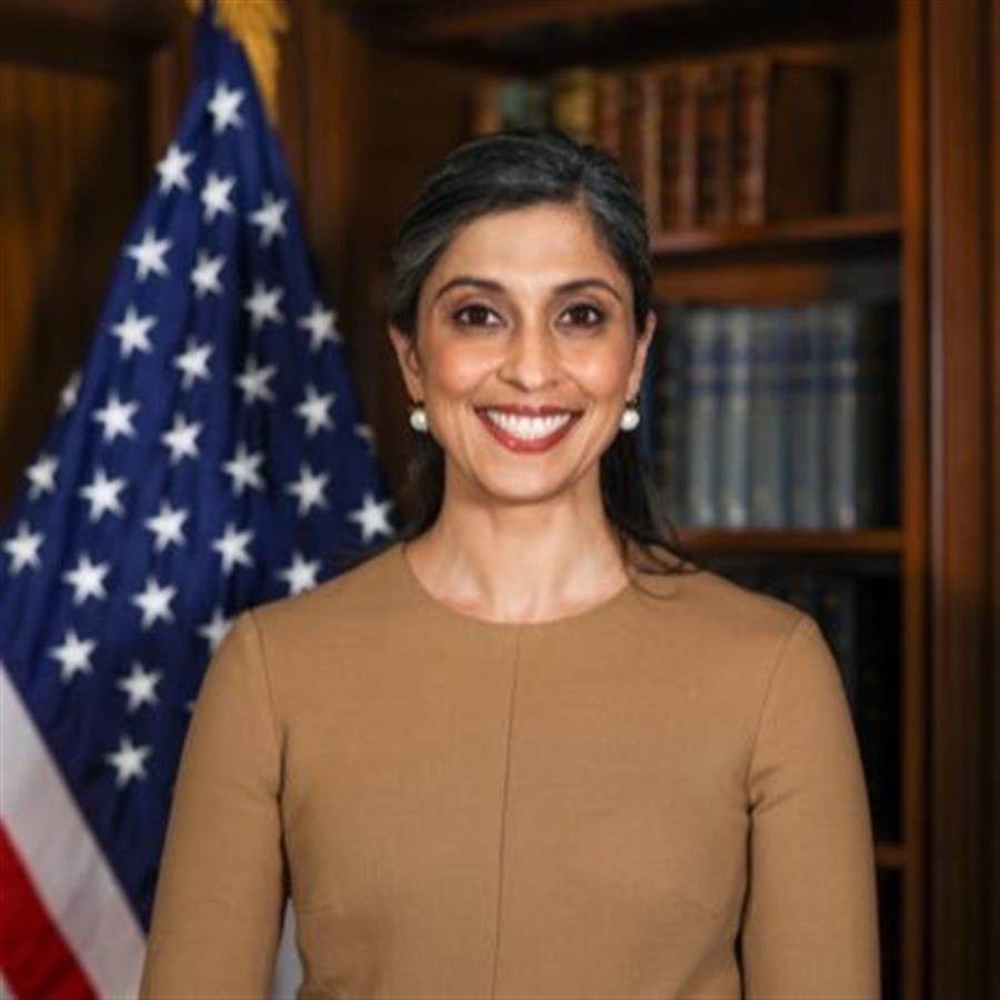 Usha Vance takes child literacy push to Arkansas classrooms with Governor Sanders