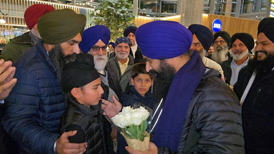 Jathedar Giani Kuldip Singh Gargajj Receives Warm Welcome from Sikh Sangat on Arrival in Norway