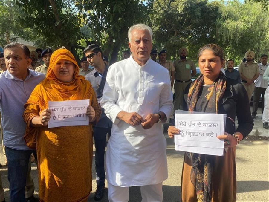 Ajay Kumar murder case: Sunil Jakhar joins family’s protest outside Punjab Vidhan Sabha for second consecutive day