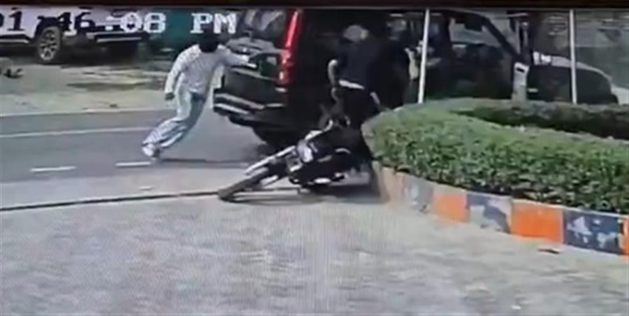 SUV collides with motorcycle on Punjab highway; biker abducted, found dead later