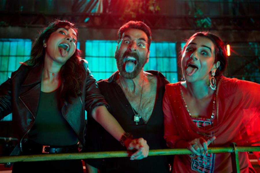 Raashii Khanna wraps up the shoot for 'Mauja Hi Mauja' with Akshay Kumar, Vidya Balan