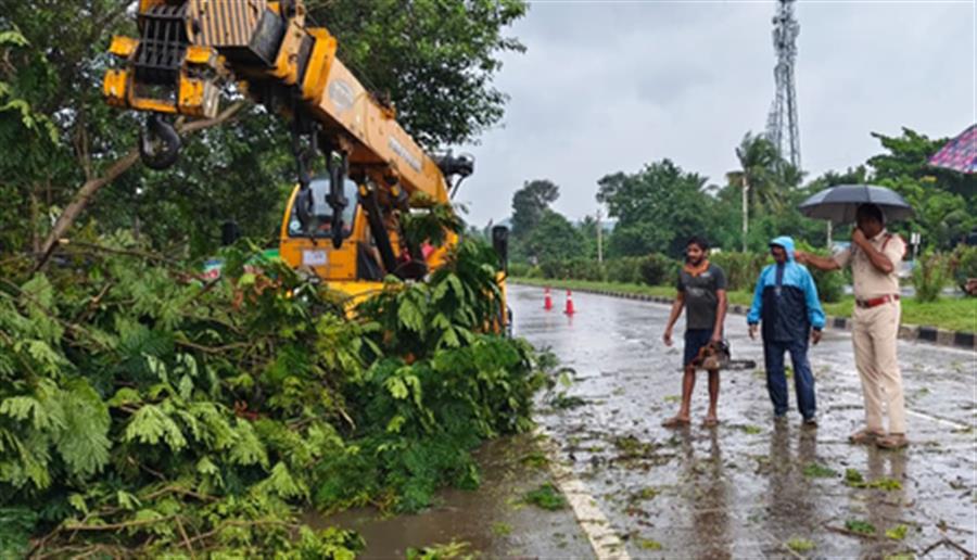 Cyclone ‘Arnab’: Govt advises airlines to adhere to operational guidelines, inform passengers