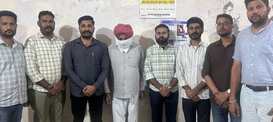 Punjab Vigilance Bureau nabs Inspector Municipal Corporation red handed accepting bribe of Rs 25,000/-