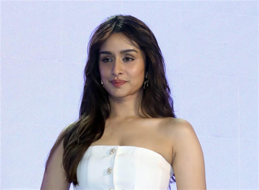 Shraddha Kapoor dances her way to glory as legendary Lavani dancer in ‘Eetha’ trailer
