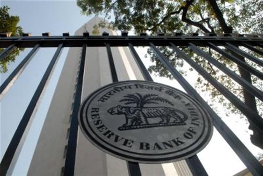 RBI throws open silver imports to qualified jewellers in same way as gold
