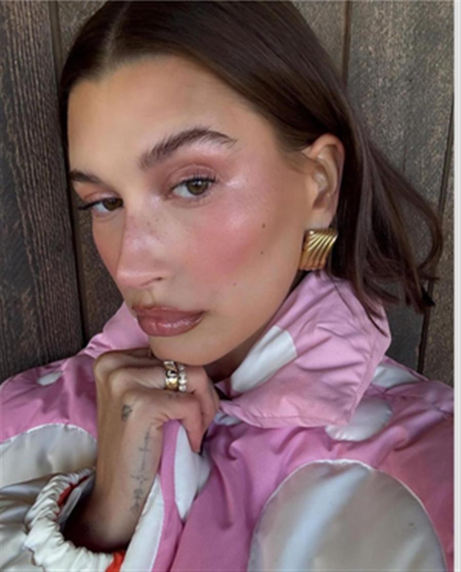 Hailey Bieber shows her 'go to vibe' makeup in new video