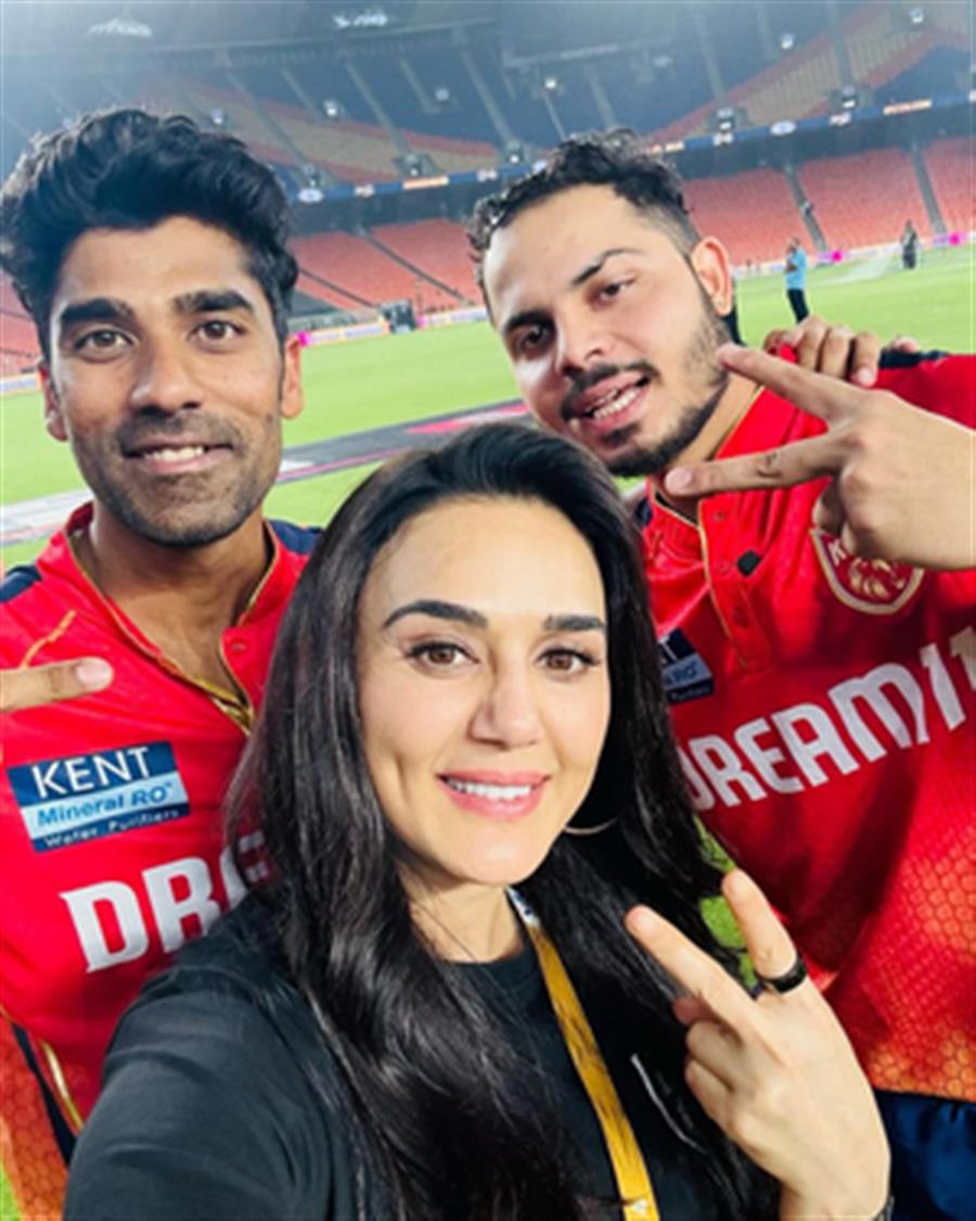 Preity Zinta shares post-match selfie with ‘deadly duo’ Shashank Singh, Ashutosh Sharma